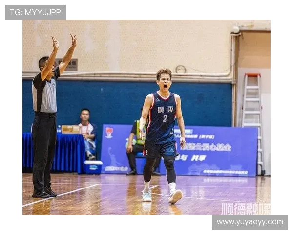 全国锦标赛回顾：广州篮球队展现出强大的实力与团队合作精神